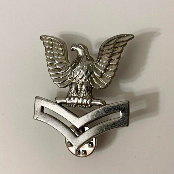 US Navy Petty Officer Second Class Hat Badge Pin  V 21 N - Picture 2 of 9